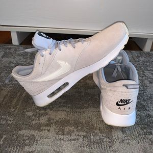 Gray Nike Air Max Tavas